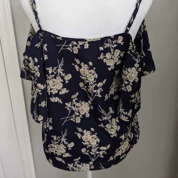 SHEIN cold shoulder botanical print top - Picture 5 of 12
